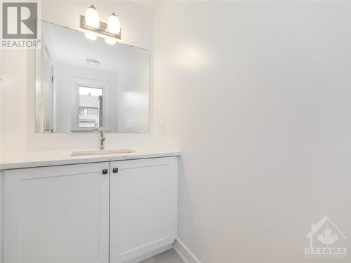 820 Anciano Crescent, Stittsville, ON - Indoor Photo Showing Bathroom