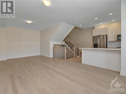 824 Anciano Crescent, Stittsville, ON - Indoor Photo Showing Kitchen