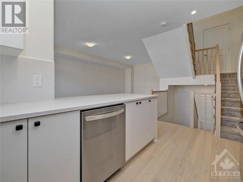 824 Anciano Crescent, Stittsville, ON - Indoor Photo Showing Kitchen