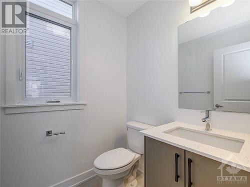 330 Monticello Avenue, Stittsville, ON - Indoor Photo Showing Bathroom