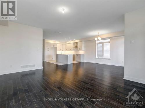 330 Monticello Avenue, Ottawa, ON - Indoor Photo Showing Living Room