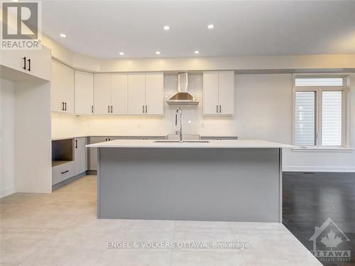 330 Monticello Avenue, Ottawa, ON - Indoor Photo Showing Kitchen