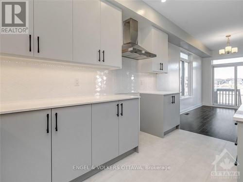 330 Monticello Avenue, Ottawa, ON - Indoor Photo Showing Kitchen