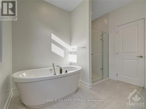 330 Monticello Avenue, Ottawa, ON - Indoor Photo Showing Bathroom