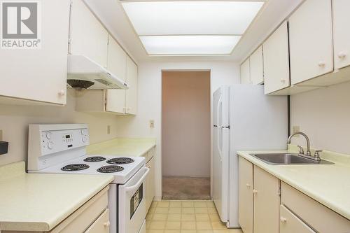 308 6660 Buswell Street, Richmond, BC - Indoor Photo Showing Kitchen