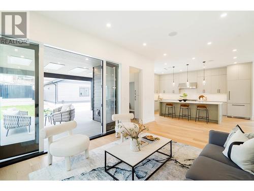 437 Elmer Street, New Westminster, BC - Indoor Photo Showing Living Room