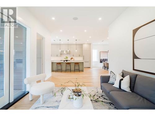 437 Elmer Street, New Westminster, BC - Indoor Photo Showing Living Room