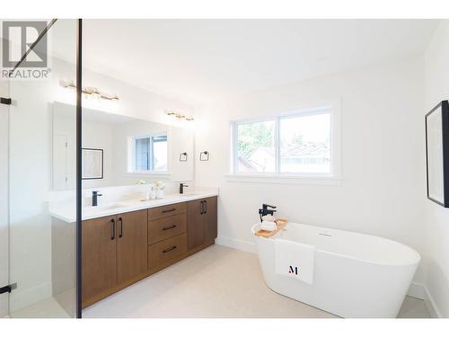 437 Elmer Street, New Westminster, BC - Indoor Photo Showing Bathroom