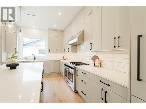 437 Elmer Street, New Westminster, BC - Indoor Photo Showing Kitchen With Upgraded Kitchen