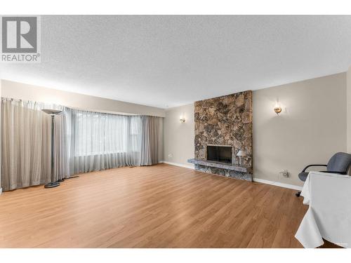 3664 Lynndale Crescent, Burnaby, BC - Indoor Photo Showing Living Room With Fireplace