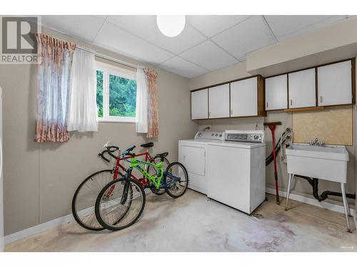 3664 Lynndale Crescent, Burnaby, BC - Indoor Photo Showing Laundry Room