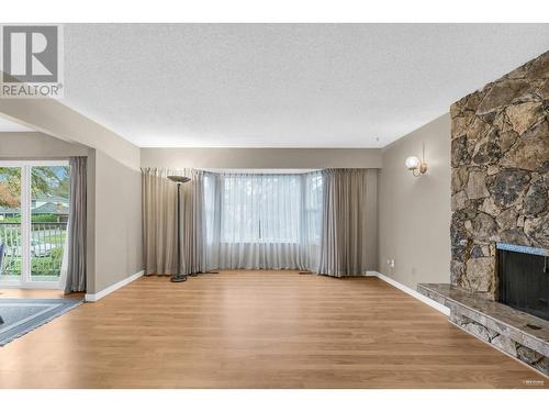 3664 Lynndale Crescent, Burnaby, BC - Indoor With Fireplace