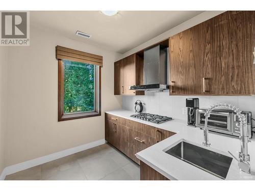 4742 Caulfeild Drive, West Vancouver, BC - Indoor Photo Showing Kitchen