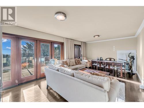 4742 Caulfeild Drive, West Vancouver, BC - Indoor Photo Showing Living Room