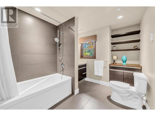 4742 Caulfeild Drive, West Vancouver, BC - Indoor Photo Showing Bathroom