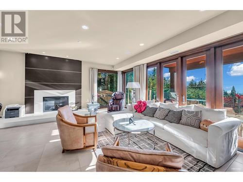 4742 Caulfeild Drive, West Vancouver, BC - Indoor Photo Showing Living Room With Fireplace