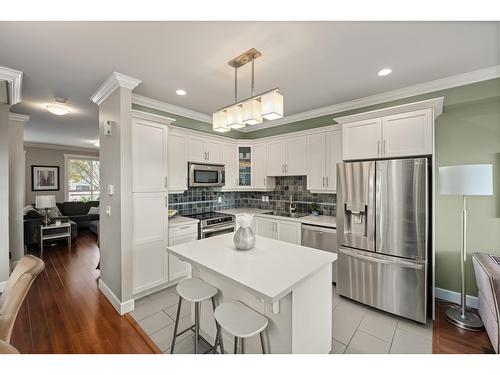 9 19560 68 Avenue, Surrey, BC - Indoor Photo Showing Kitchen With Stainless Steel Kitchen