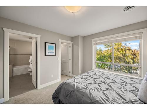 9 19560 68 Avenue, Surrey, BC - Indoor Photo Showing Bedroom