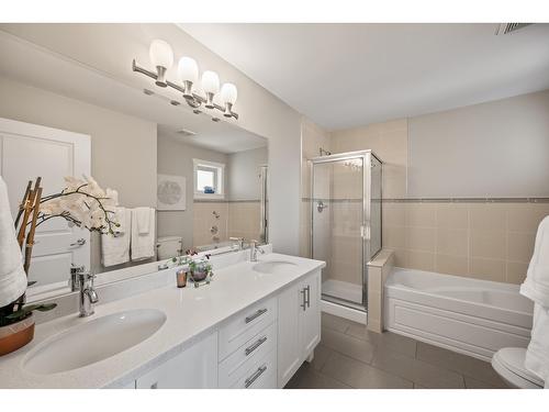 9 19560 68 Avenue, Surrey, BC - Indoor Photo Showing Bathroom