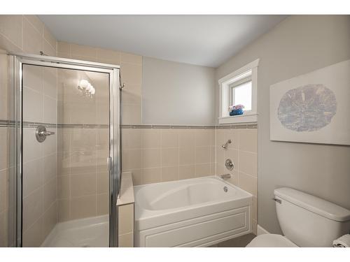 9 19560 68 Avenue, Surrey, BC - Indoor Photo Showing Bathroom