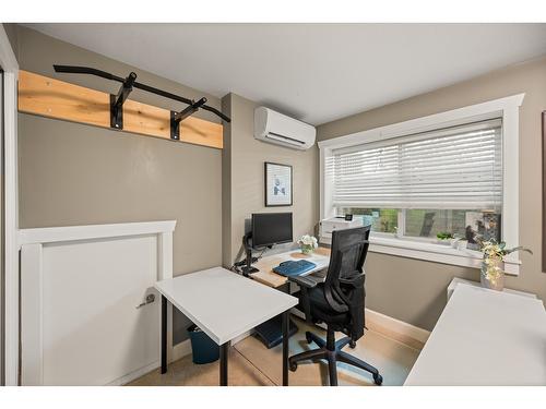 9 19560 68 Avenue, Surrey, BC - Indoor Photo Showing Office