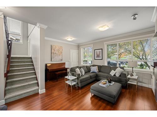 9 19560 68 Avenue, Surrey, BC - Indoor Photo Showing Living Room