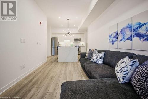 110 Fergus Avenue Unit# 124, Kitchener, ON - Indoor Photo Showing Living Room