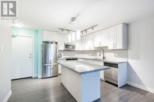 417 12075 Edge Street, Maple Ridge, BC - Indoor Photo Showing Kitchen With Upgraded Kitchen