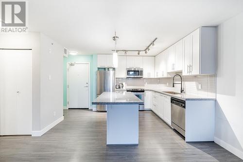 417 12075 Edge Street, Maple Ridge, BC - Indoor Photo Showing Kitchen With Upgraded Kitchen