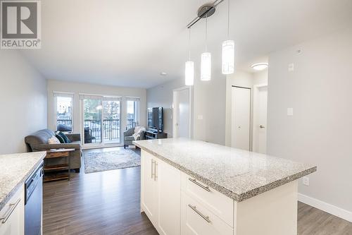 417 12075 Edge Street, Maple Ridge, BC - Indoor Photo Showing Kitchen