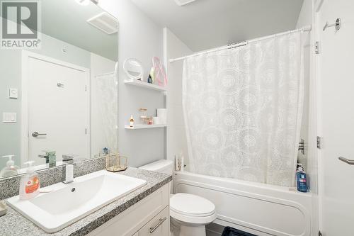 417 12075 Edge Street, Maple Ridge, BC - Indoor Photo Showing Bathroom