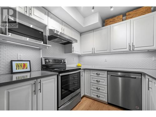 305 2345 Central Avenue, Port Coquitlam, BC - Indoor Photo Showing Kitchen