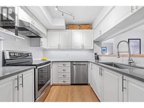 305 2345 Central Avenue, Port Coquitlam, BC - Indoor Photo Showing Kitchen With Stainless Steel Kitchen With Upgraded Kitchen