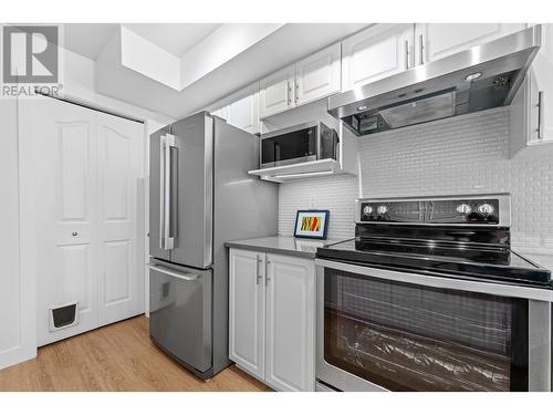 305 2345 Central Avenue, Port Coquitlam, BC - Indoor Photo Showing Kitchen