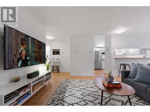 305 2345 Central Avenue, Port Coquitlam, BC - Indoor Photo Showing Living Room