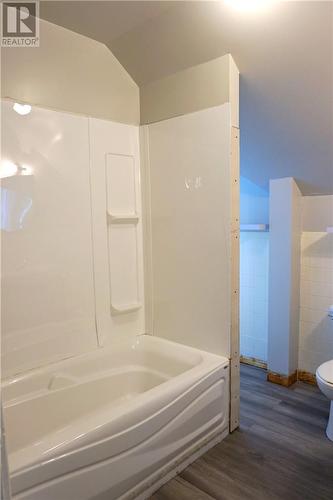 37B Serpentine Street, Copper Cliff, ON - Indoor Photo Showing Bathroom