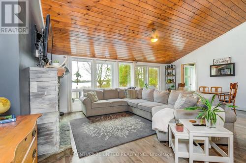 364 Lake Road, Trent Hills (Campbellford), ON - Indoor Photo Showing Living Room