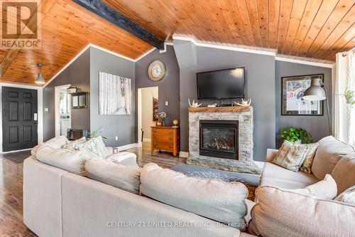 364 Lake Road, Trent Hills (Campbellford), ON - Indoor Photo Showing Living Room With Fireplace