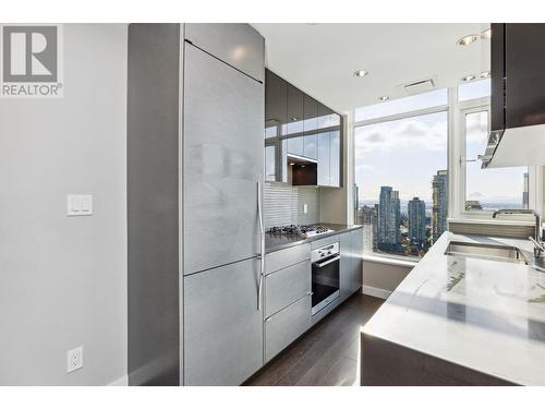 3205 4508 Hazel Street, Burnaby, BC - Indoor Photo Showing Kitchen With Upgraded Kitchen