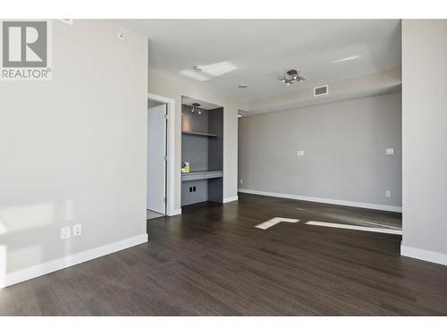 3205 4508 Hazel Street, Burnaby, BC - Indoor Photo Showing Other Room