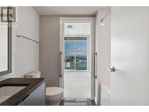 3205 4508 Hazel Street, Burnaby, BC - Indoor Photo Showing Bathroom