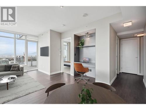 3205 4508 Hazel Street, Burnaby, BC - Indoor Photo Showing Living Room