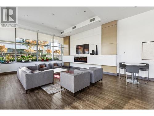 3205 4508 Hazel Street, Burnaby, BC - Indoor Photo Showing Living Room