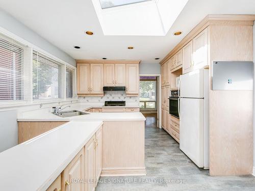 21 Palomino Cres, Toronto, ON - Indoor Photo Showing Kitchen