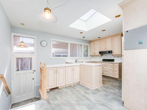 21 Palomino Cres, Toronto, ON - Indoor Photo Showing Kitchen