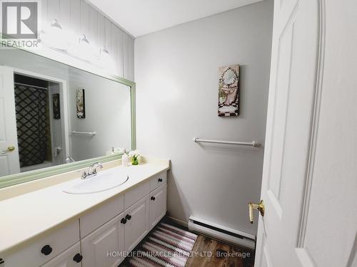 6234 Yonge Street, Innisfil, ON - Indoor Photo Showing Bathroom