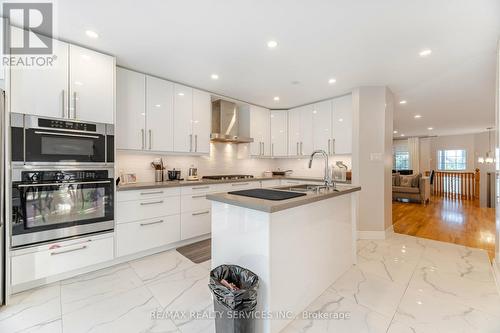 54 Fletchers Creek Boulevard, Brampton, ON - Indoor Photo Showing Kitchen With Upgraded Kitchen