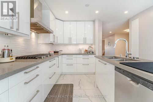 54 Fletchers Creek Boulevard, Brampton, ON - Indoor Photo Showing Kitchen With Double Sink With Upgraded Kitchen