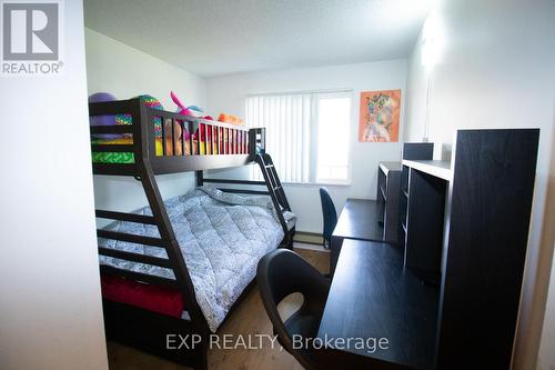 324 - 1500 Pilgrims Way, Oakville, ON - Indoor Photo Showing Bedroom