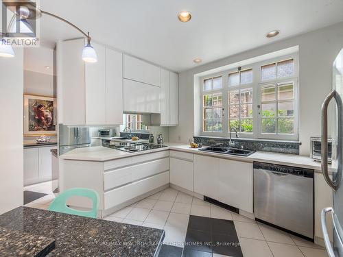 2639 Lake Shore Boulevard W, Toronto, ON - Indoor Photo Showing Kitchen With Double Sink